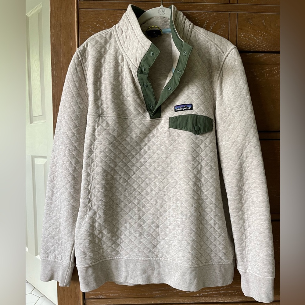 LIKE NEW Womens Patagonia pullover- oatmeal w army green